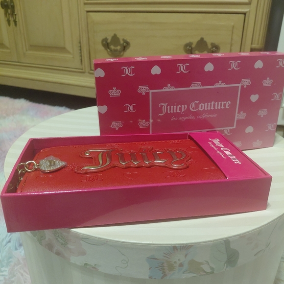 Juicy Couture Red Deluxe Wallet  with Heart Zipper Pull Brand New With Tags - Picture 2 of 8